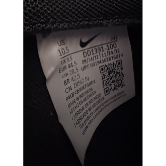 Nike Panda Dunk Low Top Size 10.5 Mens Black And White - Picture 10 of 11